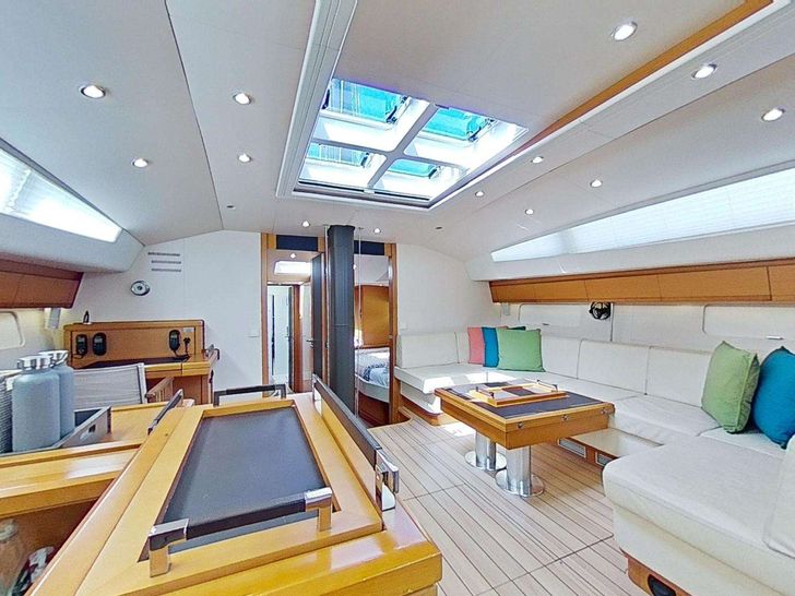BODHISATTVA Jeanneau 64 - saloon seating BODHISATTVA Jeanneau 64 - saloon seating