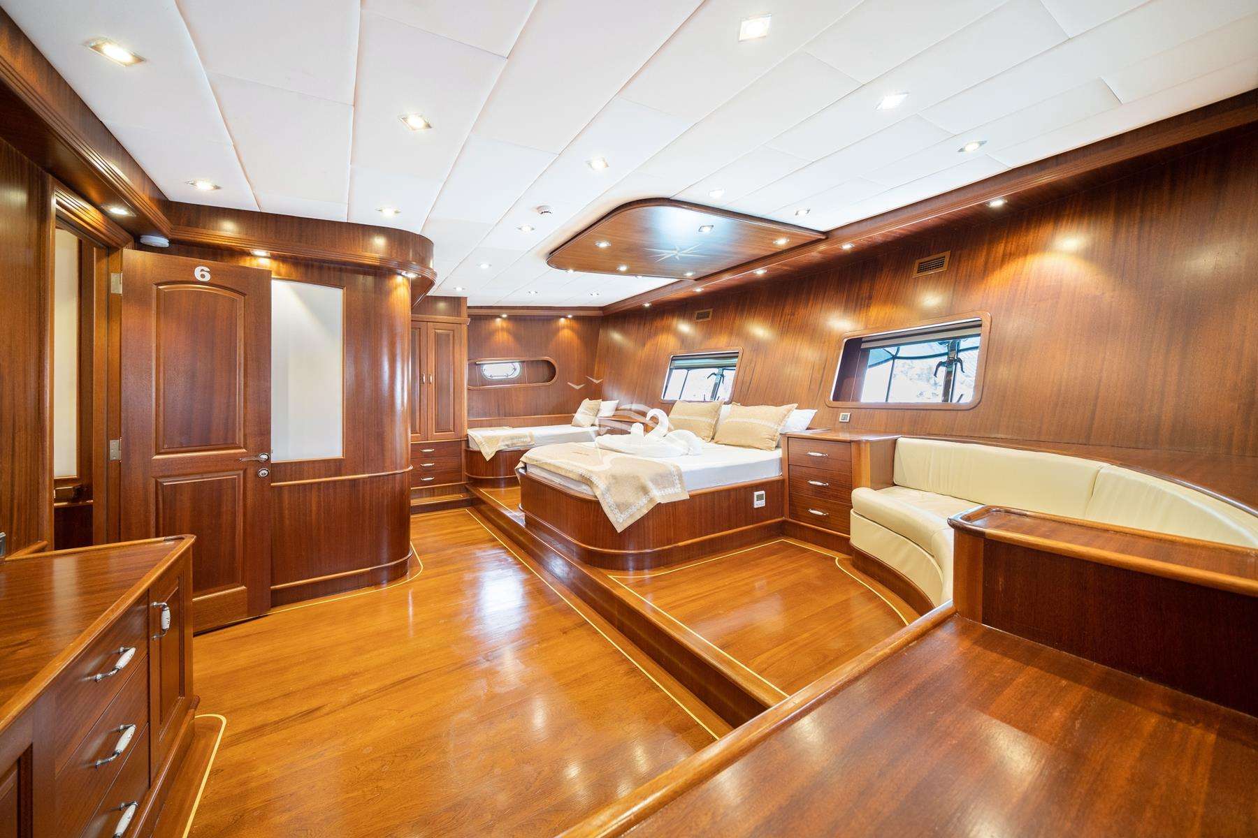 QUESTA VITA Custom Gulet 32m - master cabin