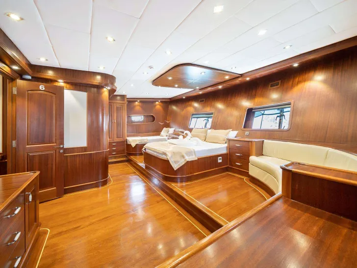 QUESTA VITA Custom Gulet 32m - master cabin QUESTA VITA Custom Gulet 32m - master cabin