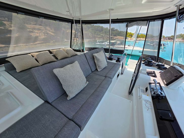 ZALINA Lagoon 46 - Flybridge ZALINA Lagoon 46 - Flybridge