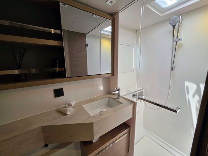 ZALINA Lagoon 46 - Double en-suite facilities ZALINA Lagoon 46 - Double en-suite facilities