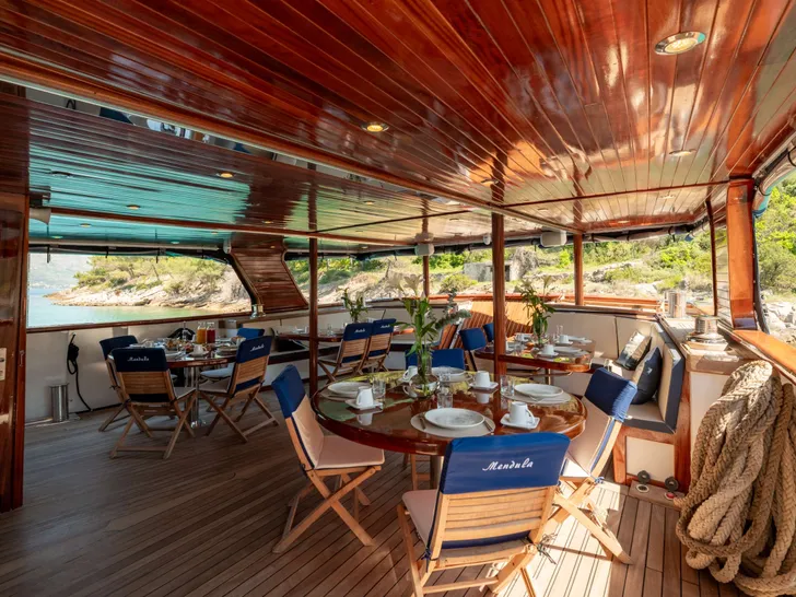 MENDULA Custom Sailing Yacht 41m - alfresco lounge and dining MENDULA Custom Sailing Yacht 41m - alfresco lounge and dining