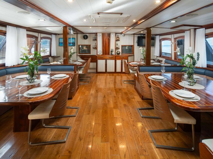 MENDULA Custom Sailing Yacht 41m - indoor dining area MENDULA Custom Sailing Yacht 41m - indoor dining area