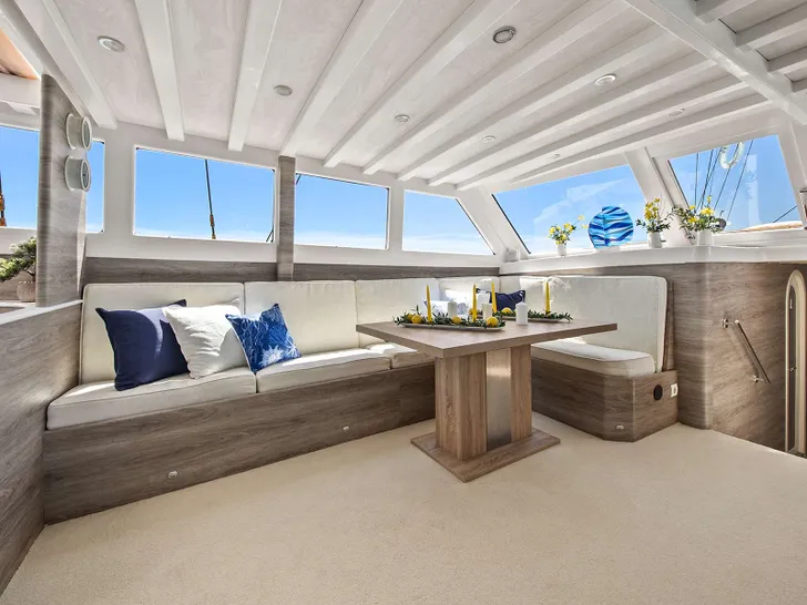 ANDEO Custom 27m - saloon ANDEO Custom 27m - saloon