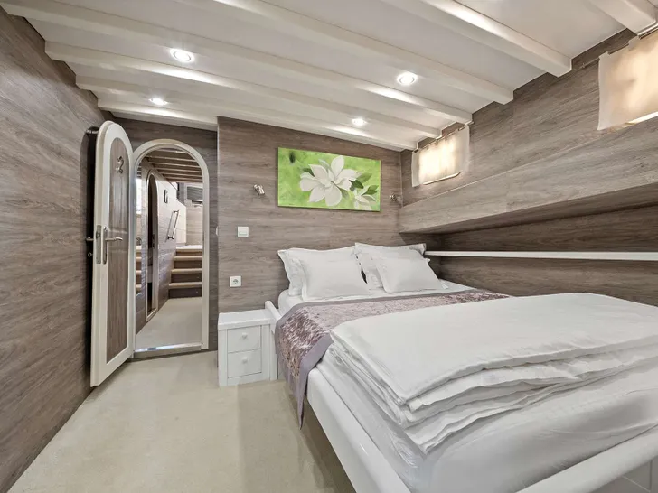 ANDEO Custom 27m - master cabin ANDEO Custom 27m - master cabin