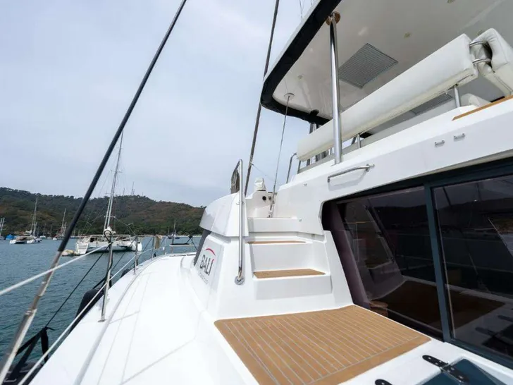 MY MARINA Bali 4.8 - side walkway MY MARINA Bali 4.8 - side walkway