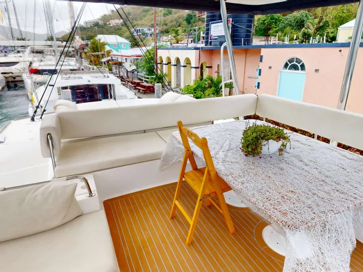 MY MARINA Bali 4.8 - flybridge lounge MY MARINA Bali 4.8 - flybridge lounge