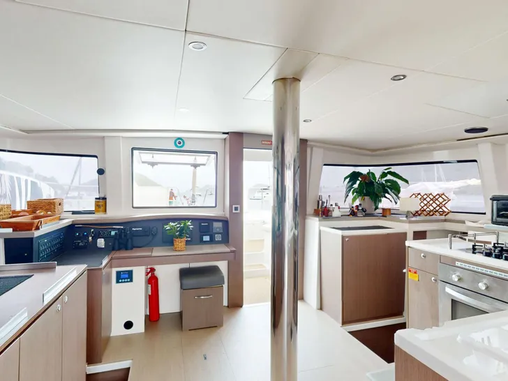 MY MARINA Bali 4.8 - galley MY MARINA Bali 4.8 - galley