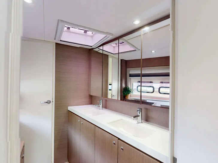 MY MARINA Bali 4.8 - master cabin bathroom MY MARINA Bali 4.8 - master cabin bathroom