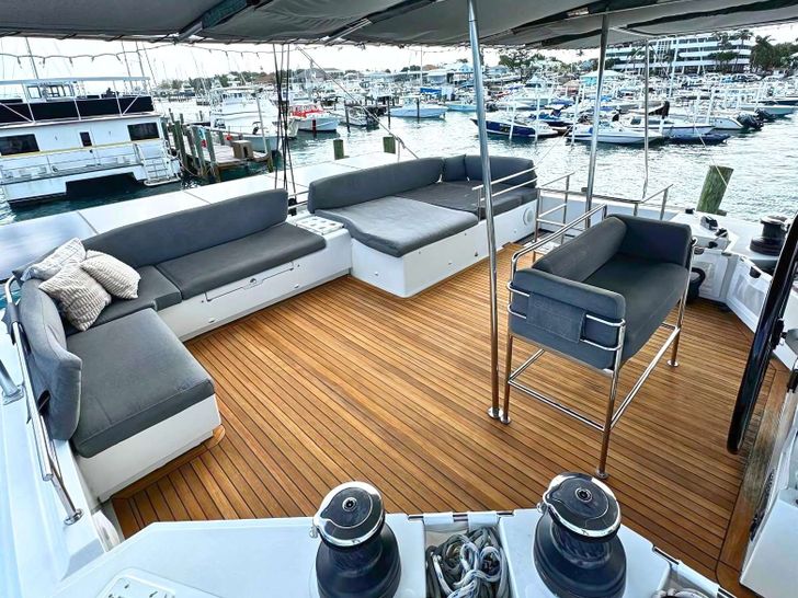 AMURA Lagoon 560 - flybridge AMURA Lagoon 560 - flybridge