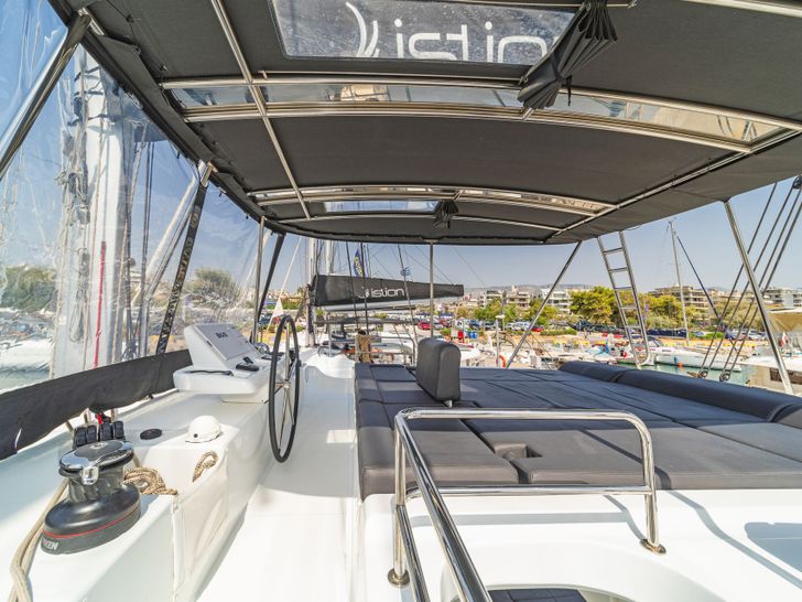 REINA - Flybridge REINA - Flybridge