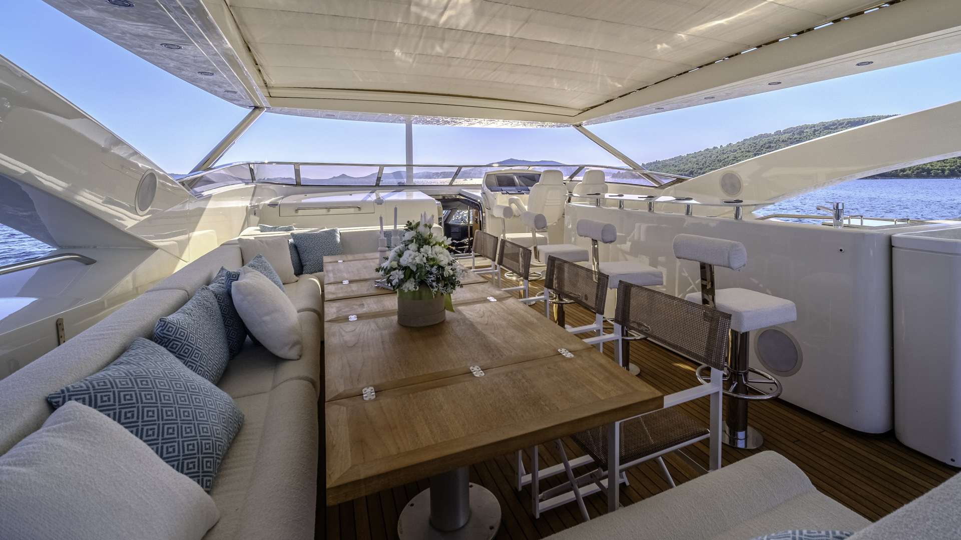 Charter Yacht ARAGO - Sunseeker 34m - 5 Cabins - Trogir - Split - Dubrovnik - Hvar - Croatia - Kotor - Montenegro