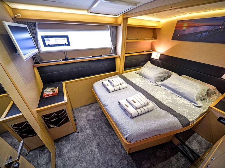 AURA Lagoon 560 - master cabin AURA Lagoon 560 - master cabin