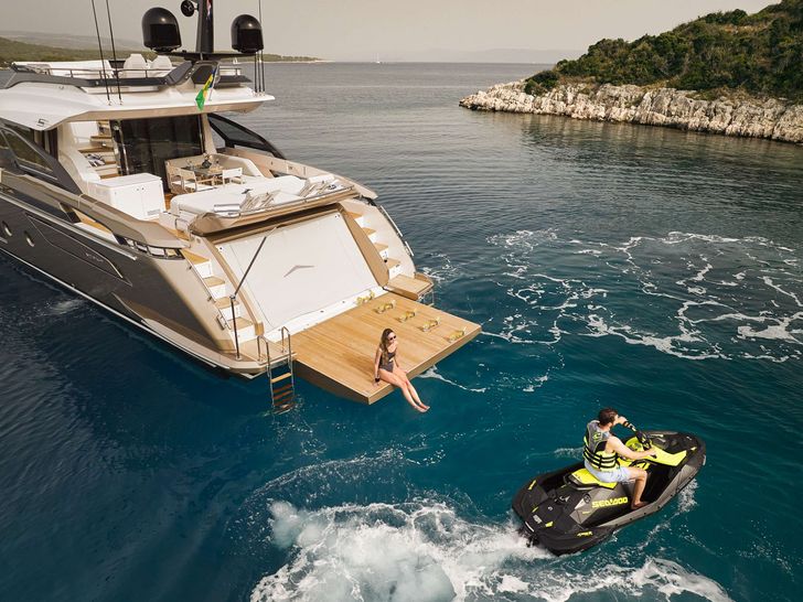 MYNE Azimut S8 - aft shot with the jet ski MYNE Azimut S8 - aft shot with the jet ski