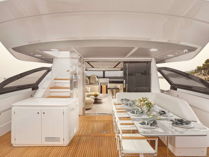 MYNE Azimut S8 - aft deck MYNE Azimut S8 - aft deck