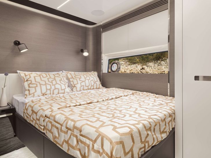 MYNE Azimut S8 - VIP cabin MYNE Azimut S8 - VIP cabin
