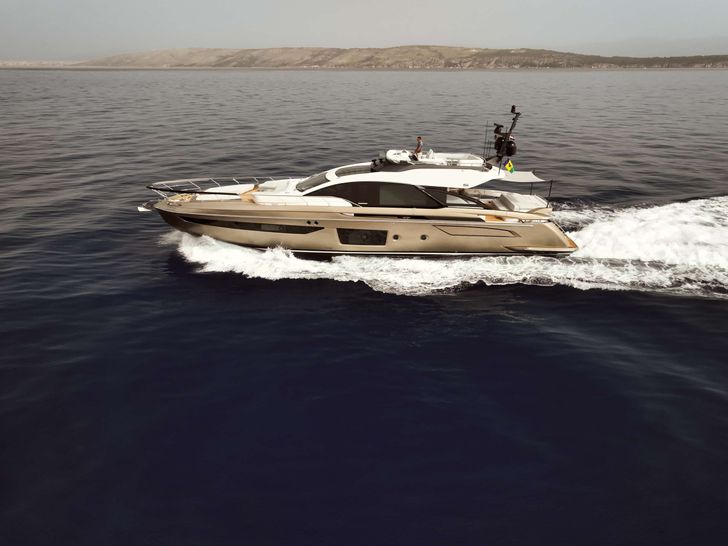 MYNE Azimut S8 - cruising side profile MYNE Azimut S8 - cruising side profile