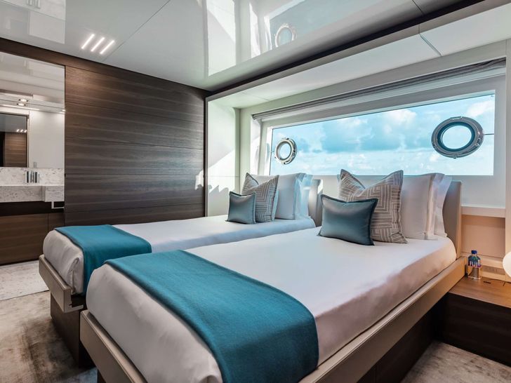 EROS Ferretti Custom Line Navetta 37 - twin cabin 1 EROS Ferretti Custom Line Navetta 37 - twin cabin 1