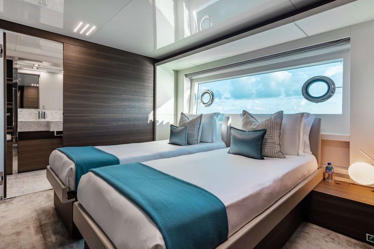 Charter Yacht EROS - Ferretti Custom Line Navetta 37 - 5 Cabins - Nassau - Exumas - Bahamas
