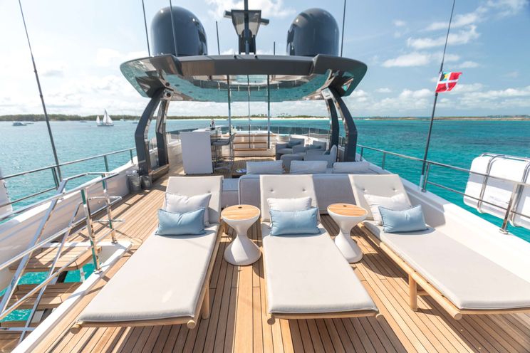 Charter Yacht EROS - Ferretti Custom Line Navetta 37 - 5 Cabins - Nassau - Exumas - Bahamas