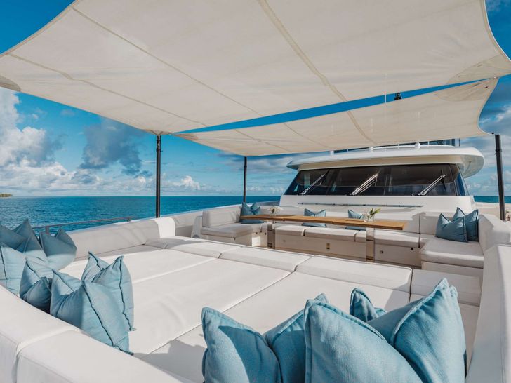 EROS Ferretti Custom Line Navetta 37 - foredeck EROS Ferretti Custom Line Navetta 37 - foredeck