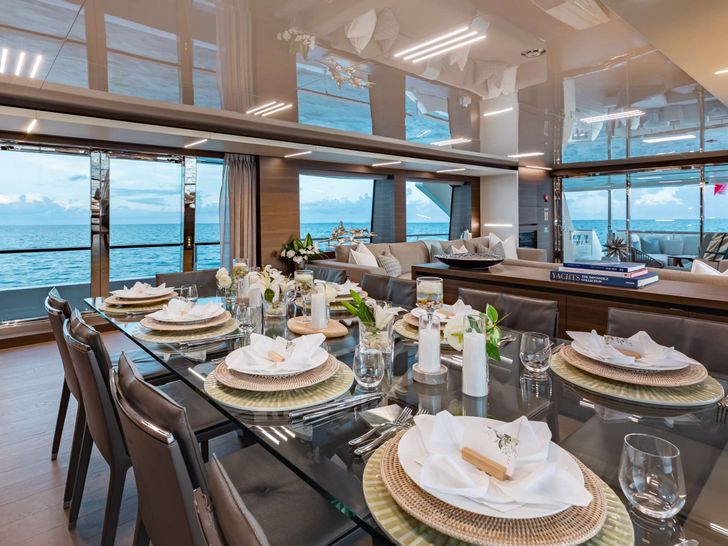 EROS Ferretti Custom Line Navetta 37 - indoor dining set up EROS Ferretti Custom Line Navetta 37 - indoor dining set up