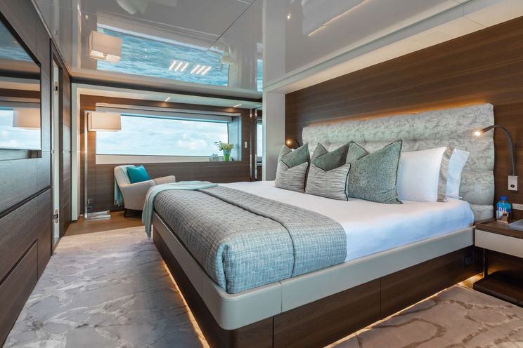 Charter Yacht EROS - Ferretti Custom Line Navetta 37 - 5 Cabins - Nassau - Exumas - Bahamas