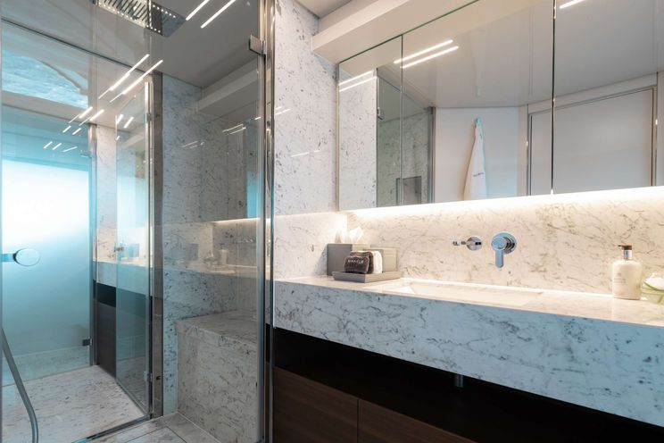 Charter Yacht EROS - Ferretti Custom Line Navetta 37 - 5 Cabins - Nassau - Exumas - Bahamas