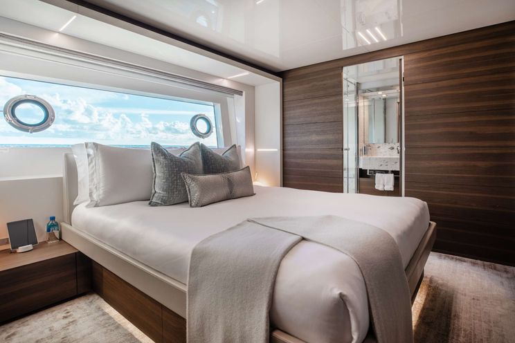 Charter Yacht EROS - Ferretti Custom Line Navetta 37 - 5 Cabins - Nassau - Exumas - Bahamas