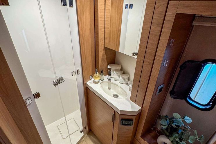 Charter Yacht M LEGACY - Bali 4.6 - 4 Cabins - Nassau - Exumas - Bahamas