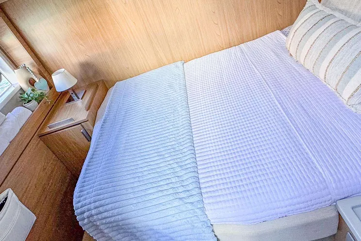 Charter Yacht M LEGACY - Bali 4.6 - 4 Cabins - Nassau - Exumas - Bahamas