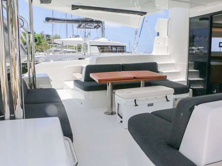 EXTRA NAUTI Lagoon 50 - aft deck other angle EXTRA NAUTI Lagoon 50 - aft deck other angle
