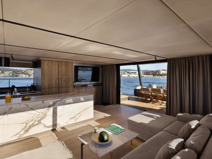 FULL MOON Moon Yacht 60 - saloon FULL MOON Moon Yacht 60 - saloon