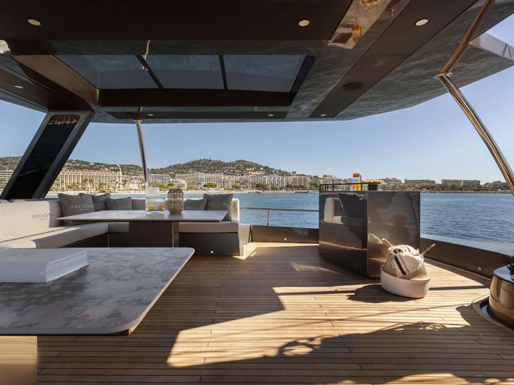 FULL MOON Moon Yacht 60 - flybridge FULL MOON Moon Yacht 60 - flybridge