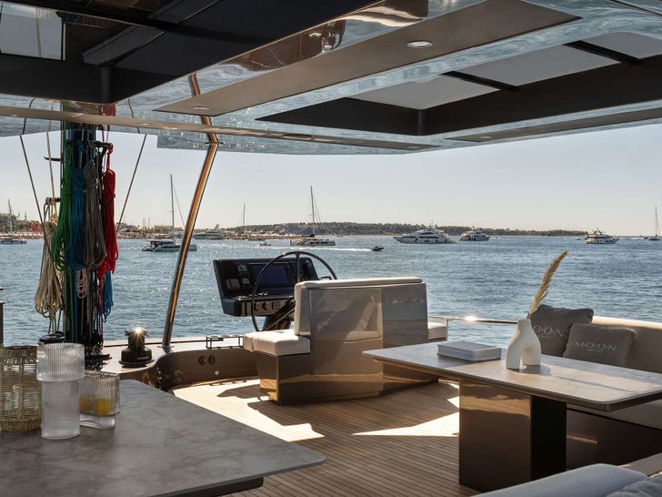 FULL MOON Moon Yacht 60 - aft deck FULL MOON Moon Yacht 60 - aft deck