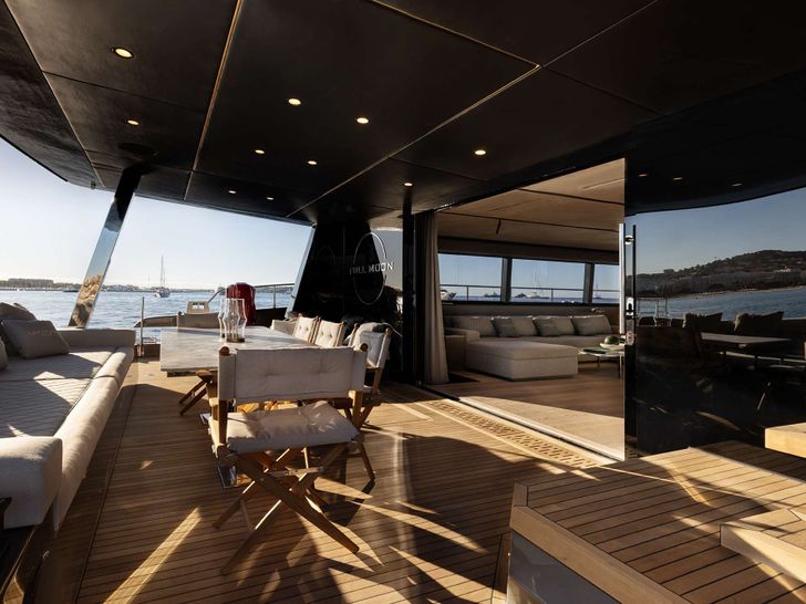 FULL MOON Moon Yacht 60 - aft deck FULL MOON Moon Yacht 60 - aft deck