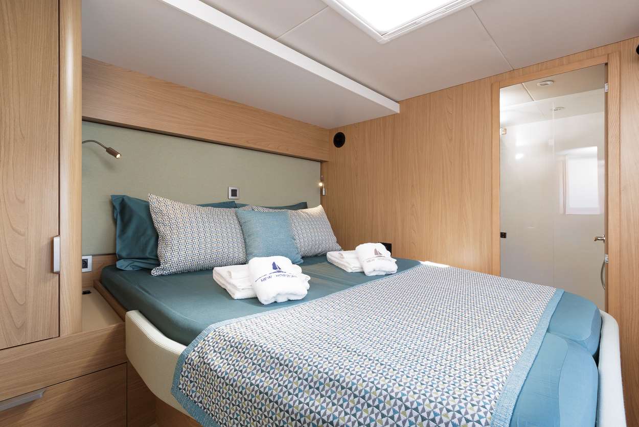 Charter Yacht NEW HORIZONS 4 - Bali 5.8 - 4 Cabins - Athens - Mykonos - Paros - Cyclades - Greece