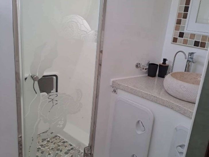 NAUTI MERMAID Royal Cape Majestic 530 - cabin 1 bathroom NAUTI MERMAID Royal Cape Majestic 530 - cabin 1 bathroom