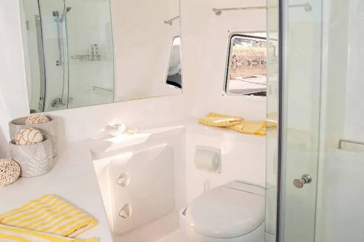 Charter Yacht NAUTI MERMAID - Royal Cape Majestic 530 - 3 Cabins - Tortola - Anegada - Virgin Gorda - BVI - Caribbean