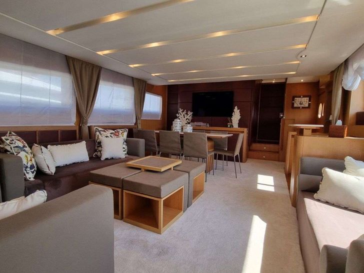 RED ROSE Aicon 85 Fly - saloon RED ROSE Aicon 85 Fly - saloon