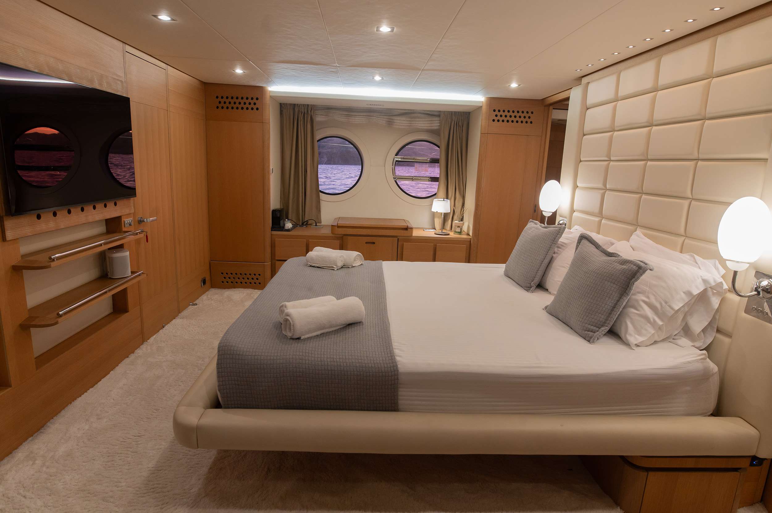 Charter Yacht RED ROSE - Aicon 85 Fly - 4 Cabins - Athens - Mykonos - Paros - Cyclades - Greece