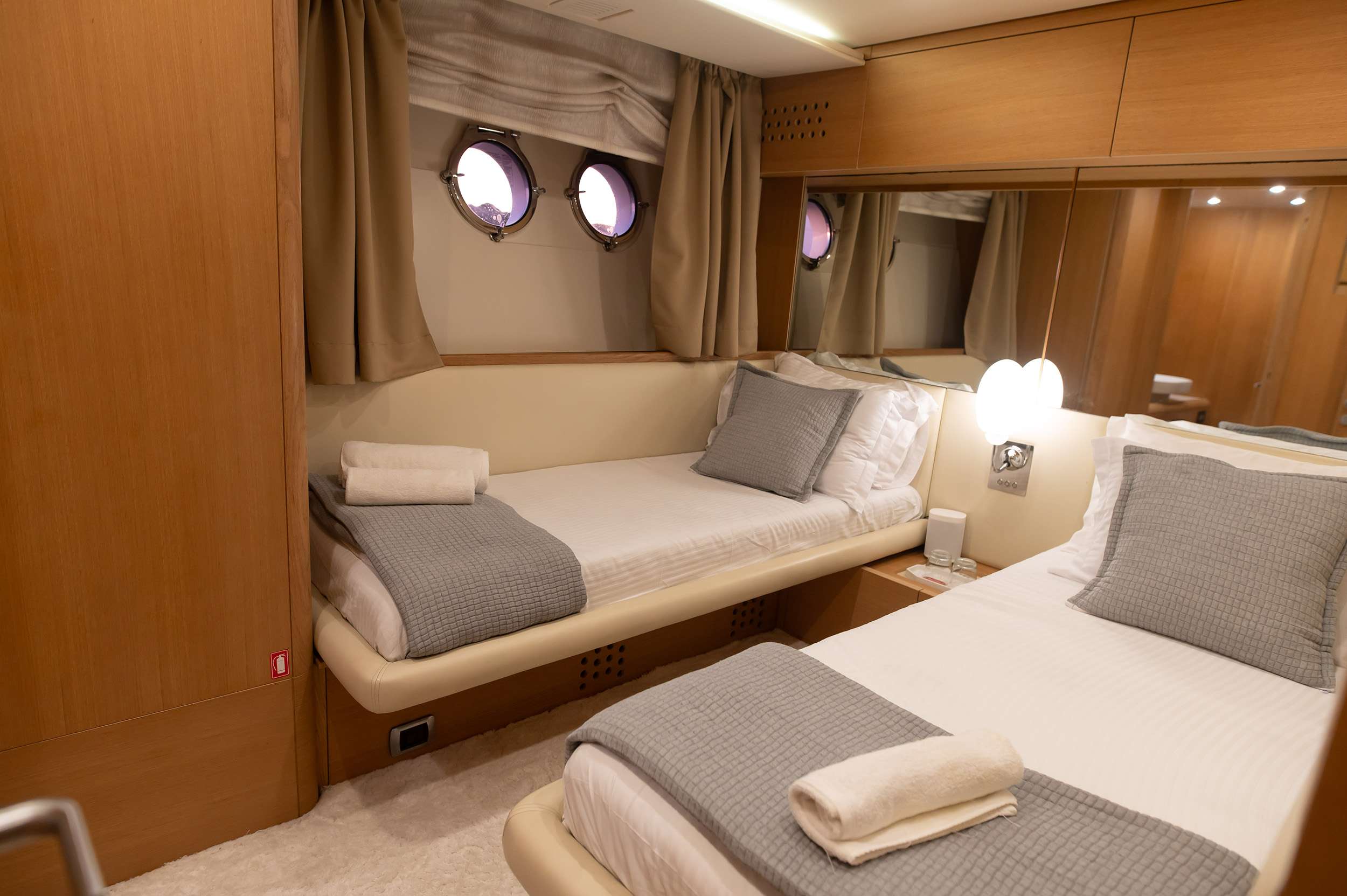 Charter Yacht RED ROSE - Aicon 85 Fly - 4 Cabins - Athens - Mykonos - Paros - Cyclades - Greece