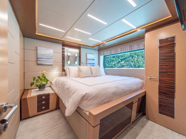 VOYAGER Ocean Alexander 90R Enclosed - convertible cabin double mode VOYAGER Ocean Alexander 90R Enclosed - convertible cabin double mode