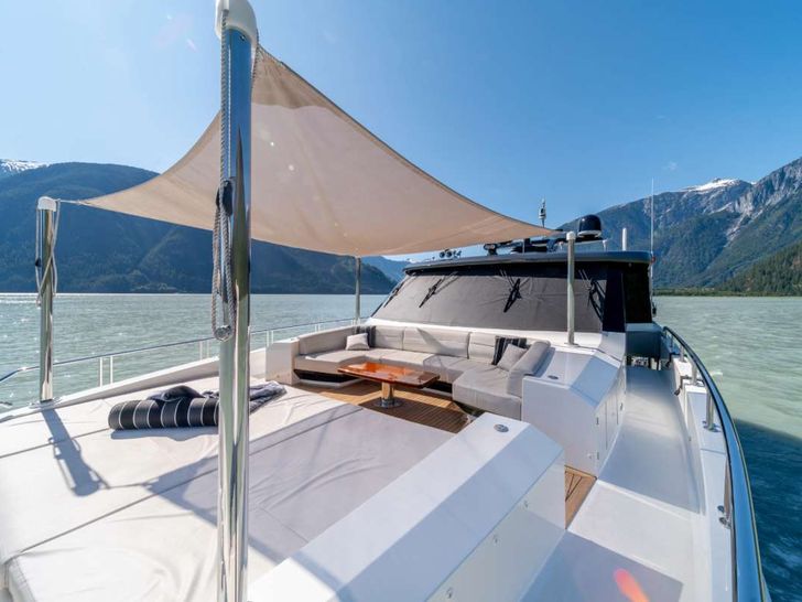 VOYAGER Ocean Alexander 90R Enclosed - foredeck VOYAGER Ocean Alexander 90R Enclosed - foredeck