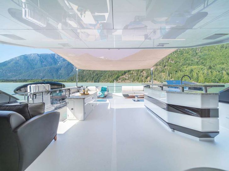 VOYAGER Ocean Alexander 90R Enclosed - flybridge aft,alfresco area VOYAGER Ocean Alexander 90R Enclosed - flybridge aft,alfresco area