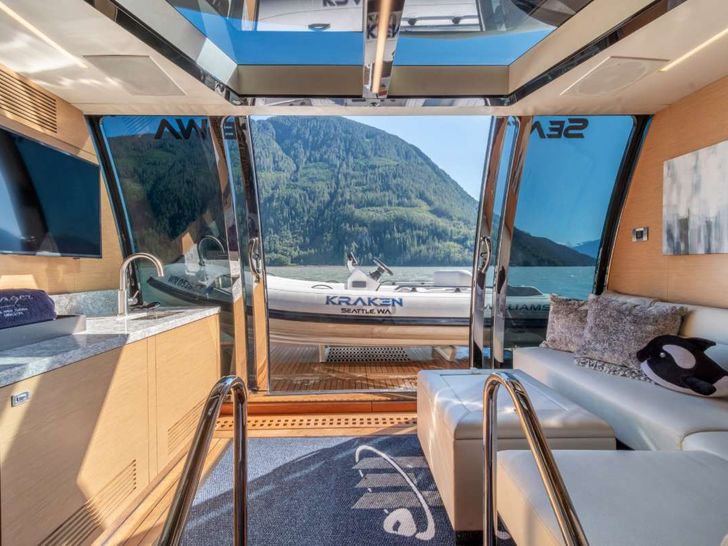 VOYAGER Ocean Alexander 90R Enclosed - beach club VOYAGER Ocean Alexander 90R Enclosed - beach club