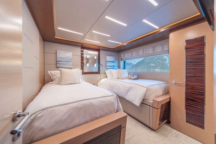 Charter Yacht VOYAGER - Ocean Alexander 90R Enclosed - 3 Cabins - Ketchikan - Bell Island - Alaska - USA