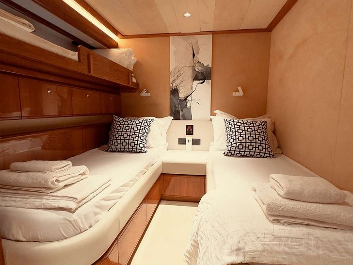 ARCELIA Ferretti 23m - twin cabin with Pullman ARCELIA Ferretti 23m - twin cabin with Pullman