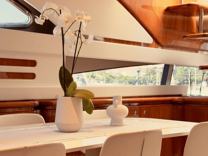 ARCELIA Ferretti 23m - dining table ARCELIA Ferretti 23m - dining table