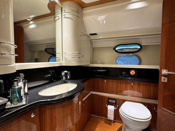 ARCELIA Ferretti 23m - master cabin bathroom ARCELIA Ferretti 23m - master cabin bathroom